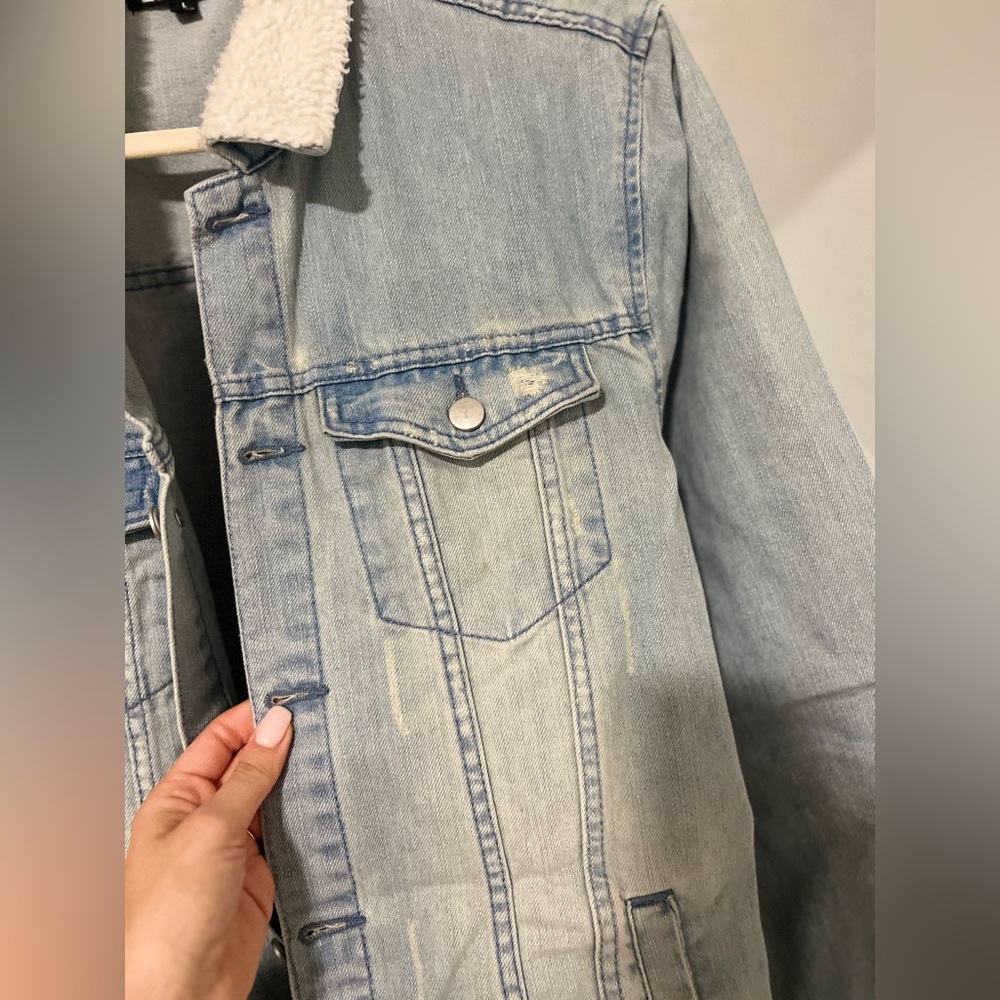 Elwood Denim Trucker Jacket With Sherpa - Picture 2 of 4
